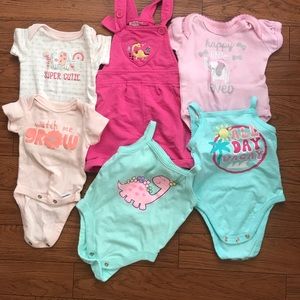 Bundle (20 items) of 0-3 Months baby clothes.